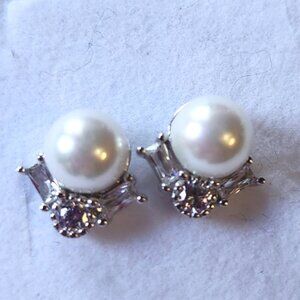 Pearl with crystals Earings NWT Sterling Silver